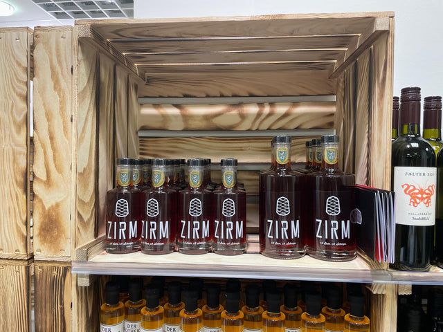 Zirbenschnaps als Geschenk: Warum ZIRM immer passt